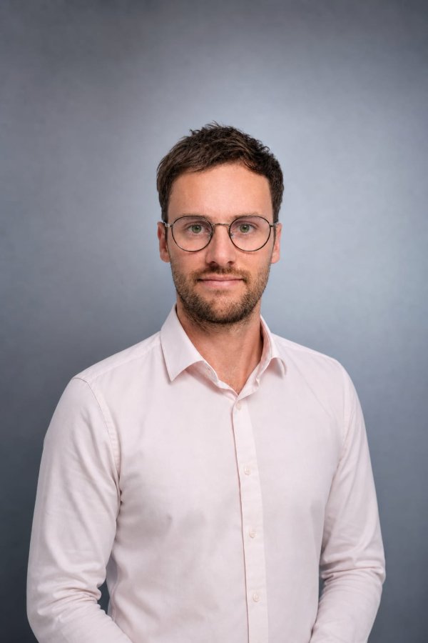 Quentin Yvinou, ingénieur système et développeur full-stack freelance